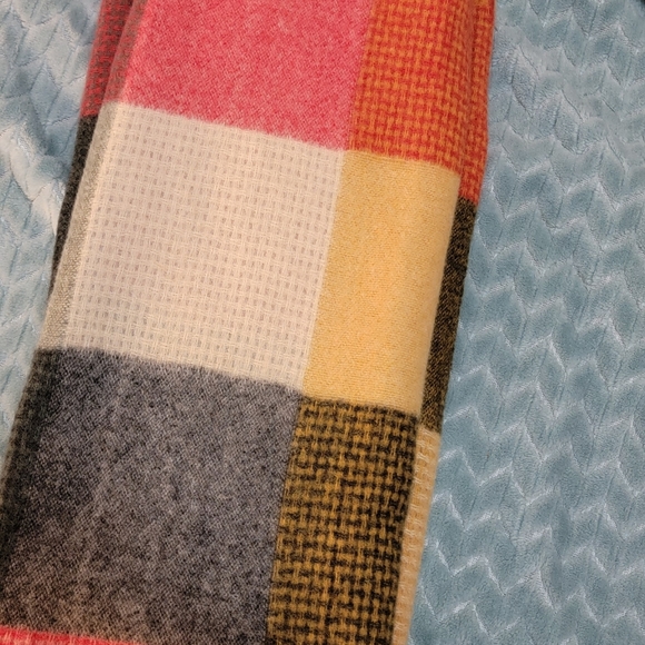 Ladies Scarf - Picture 4 of 9